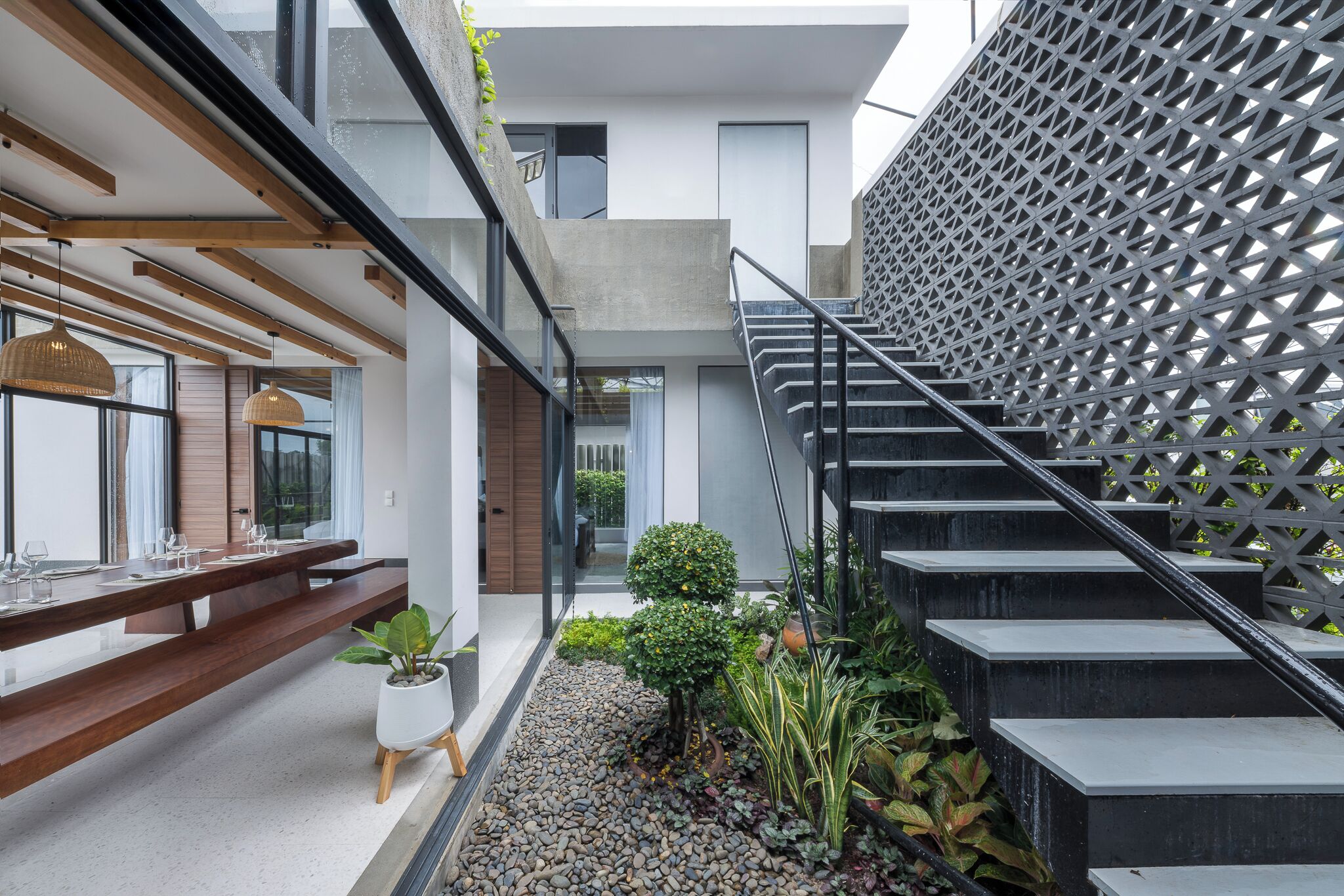 屋外ダイニングエリア