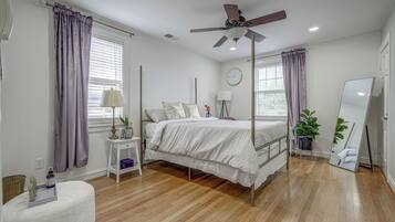 1 dormitorio, tabla de planchar con plancha, wifi y ropa de cama