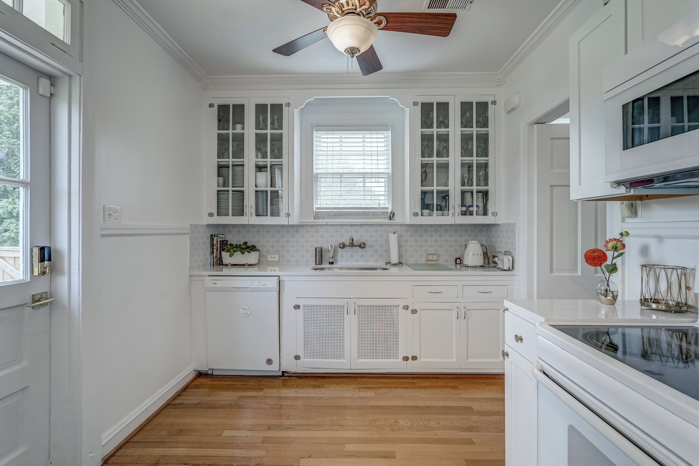 Micro-ondes, four, plaque de cuisson, lave-vaisselle