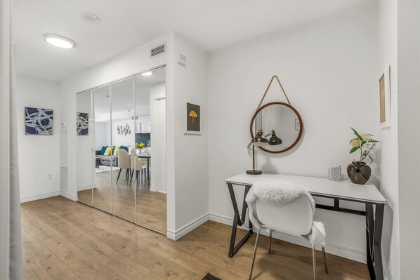 Tweepersoonskamer, balkon, uitzicht op de stad | Woonruimte