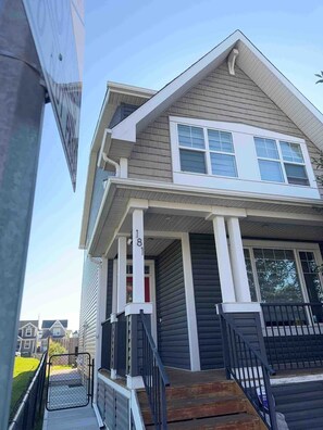 Exterior detail - Bright Auburn Bay Suite – Private, Furnished, Walk to South Health Campus (Calgary)