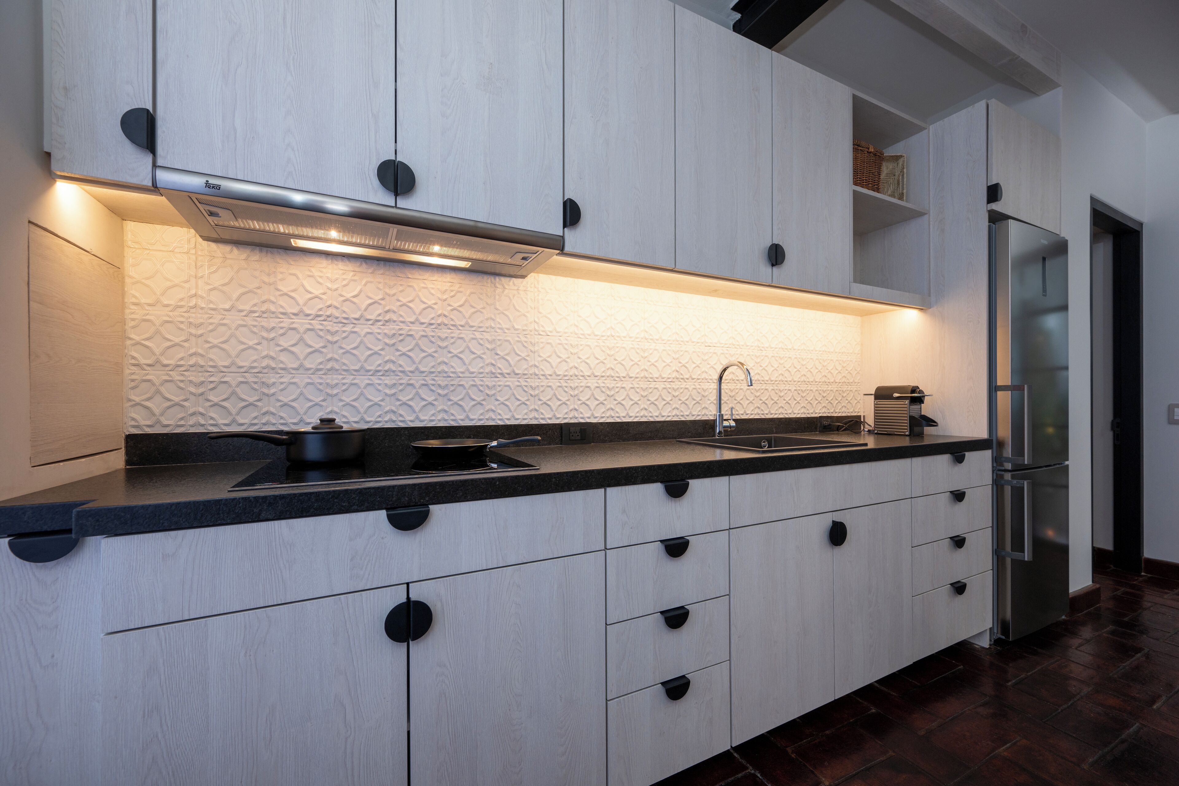 Fridge, microwave, espresso maker, coffee/tea maker