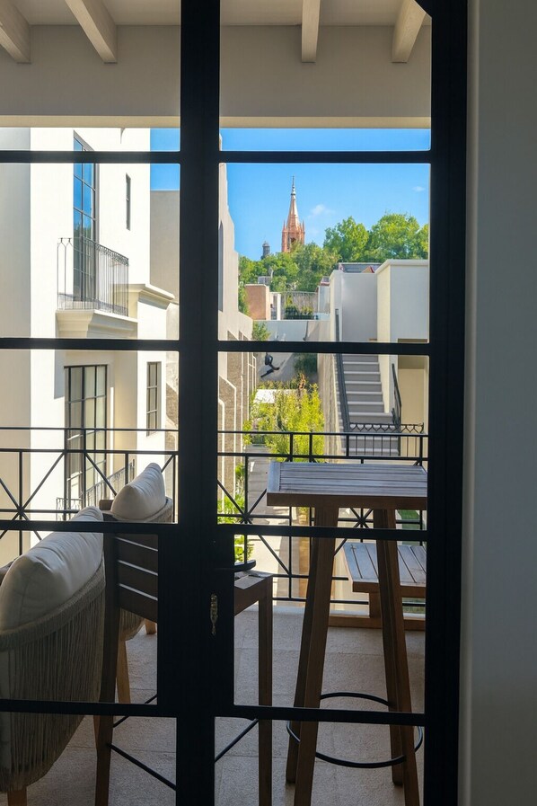 View from property - Luxury condos I Parroquia View & Rooftop Jacuzzi I Paseo del Centro Condominio Boutique (San Miguel de Allende)