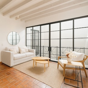 Comfort Apartment, Balcony, Garden View | Living area