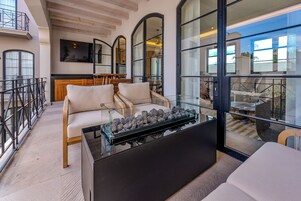 Luxury Διαμέρισμα, 2 Υπνοδωμάτια, Μπαλκόνι, Θέα στην Πόλη | Βεράντα/αίθριο