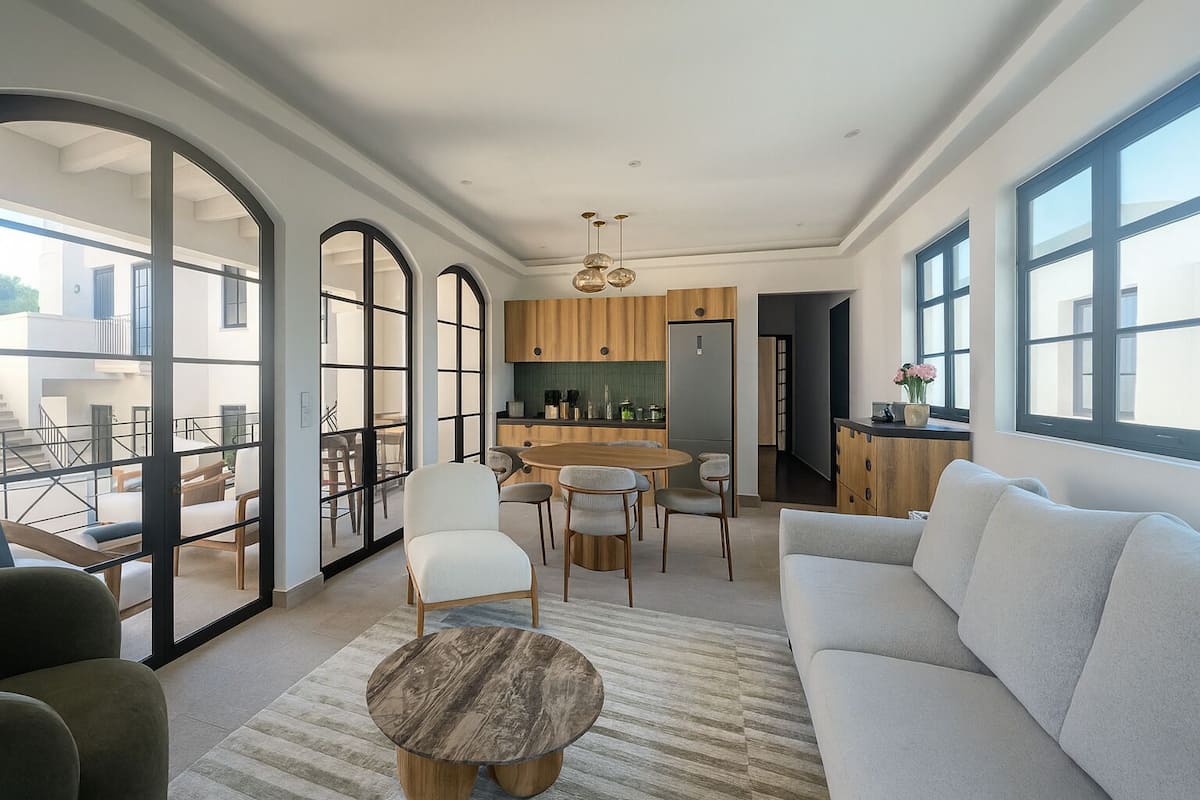 Luxury Apartment, Balcony, City View | Egyptian cotton sheets, premium bedding, memory foam beds, in-room safe