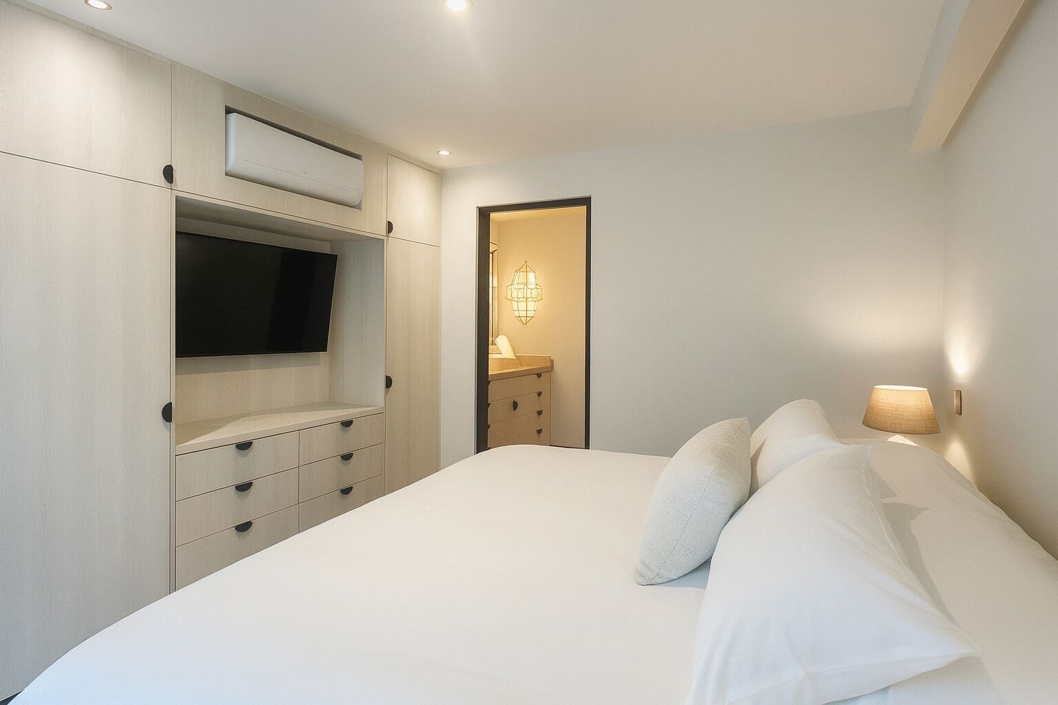 Egyptian cotton sheets, premium bedding, memory-foam beds, in-room safe