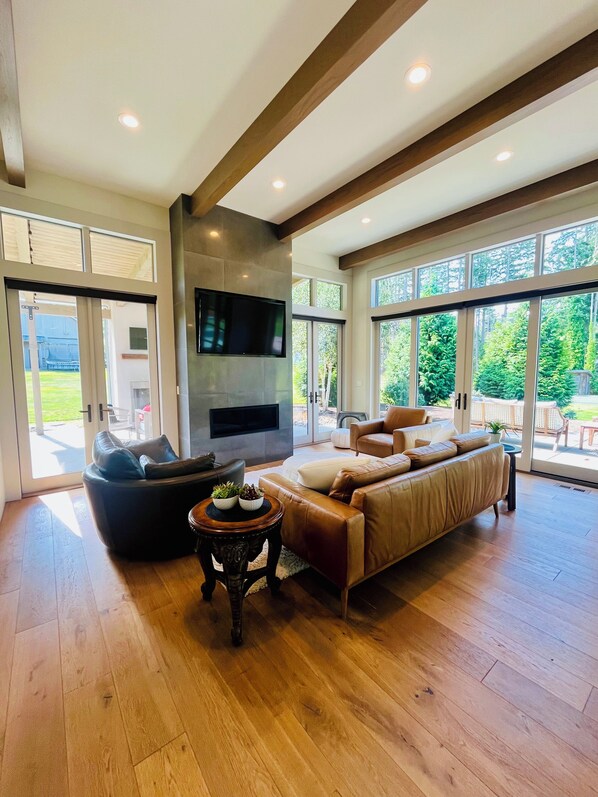 Televisión, chimenea