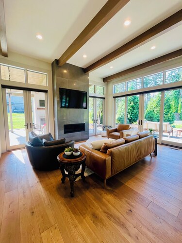 Modern 2-bedroom with views on acreage w/sport court/pickle-ball on Fox Island