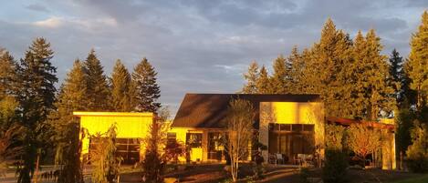 المنشأة من الخارج