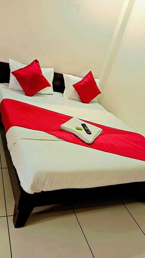 Basic Double or Twin Room | Laptop workspace, free WiFi - Hotel The Grand Avanti (Ujjain)