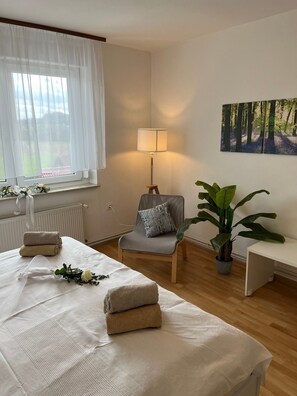 2 habitaciones, tabla de planchar con plancha, internet y ropa de cama 