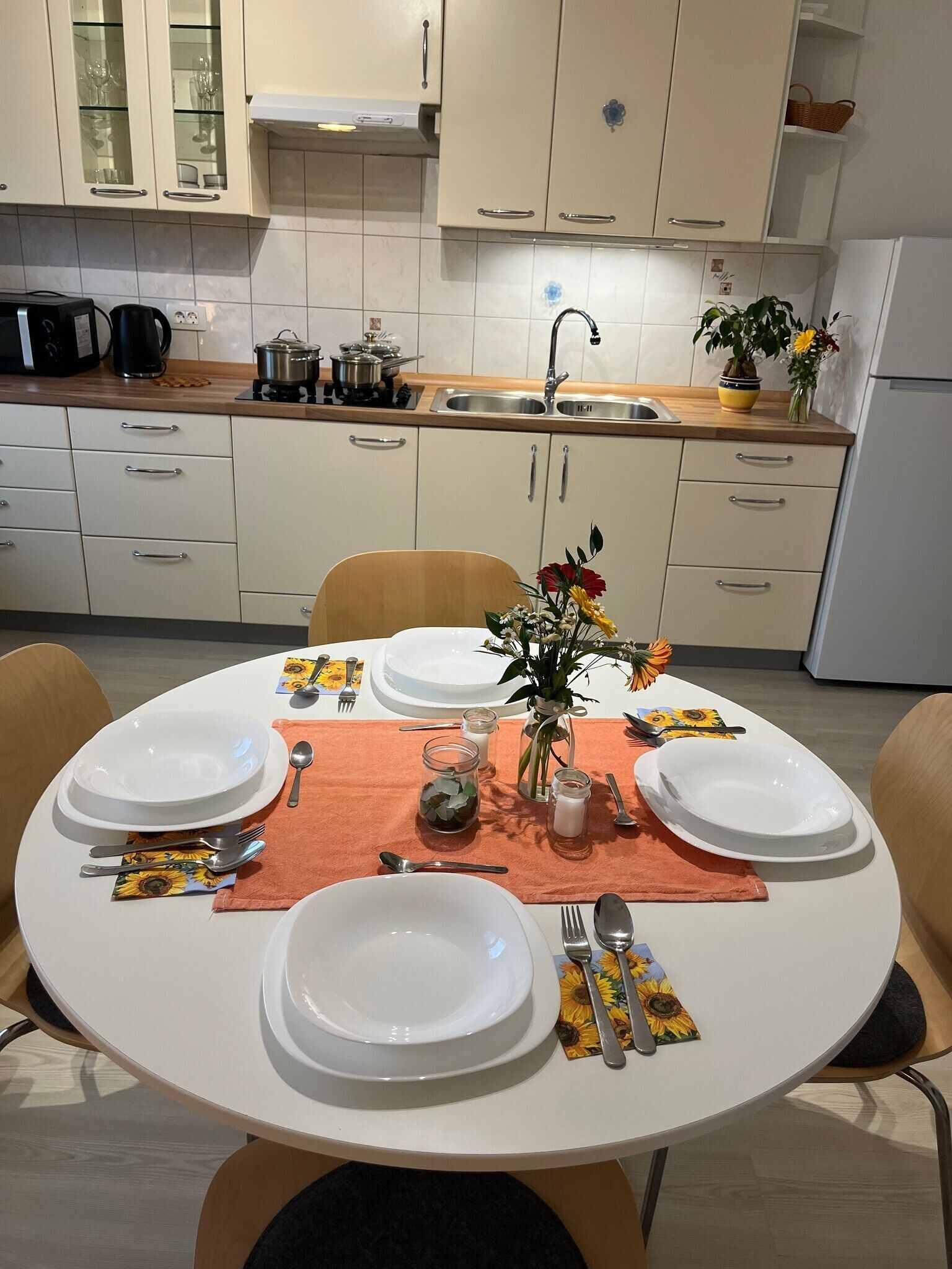 Refrigerador, microondas, parrilla de estufa y tostadora 