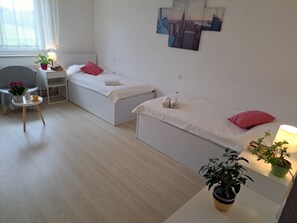 2 bedrooms, iron/ironing board, Internet, bed sheets