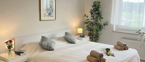 2 dormitorios, tabla de planchar con plancha, Internet y ropa de cama