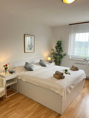 2 makuuhuonetta, silitysrauta/-lauta, internet, vuodevaatteet