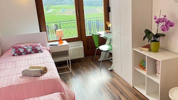 2 habitaciones, tabla de planchar con plancha y acceso a internet