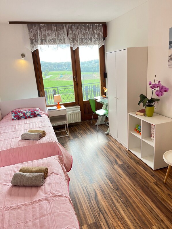 2 bedrooms, iron/ironing board, Internet, bed sheets