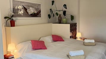 2 soverom, strykejern/-brett, internettilgang og sengetøy