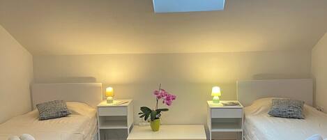 2 bedrooms, iron/ironing board, internet, bed sheets