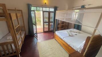 Suíte estúdio família, vista para o oceano | Escrivaninha, espaço de trabalho para notebook, Wi-Fi de cortesia