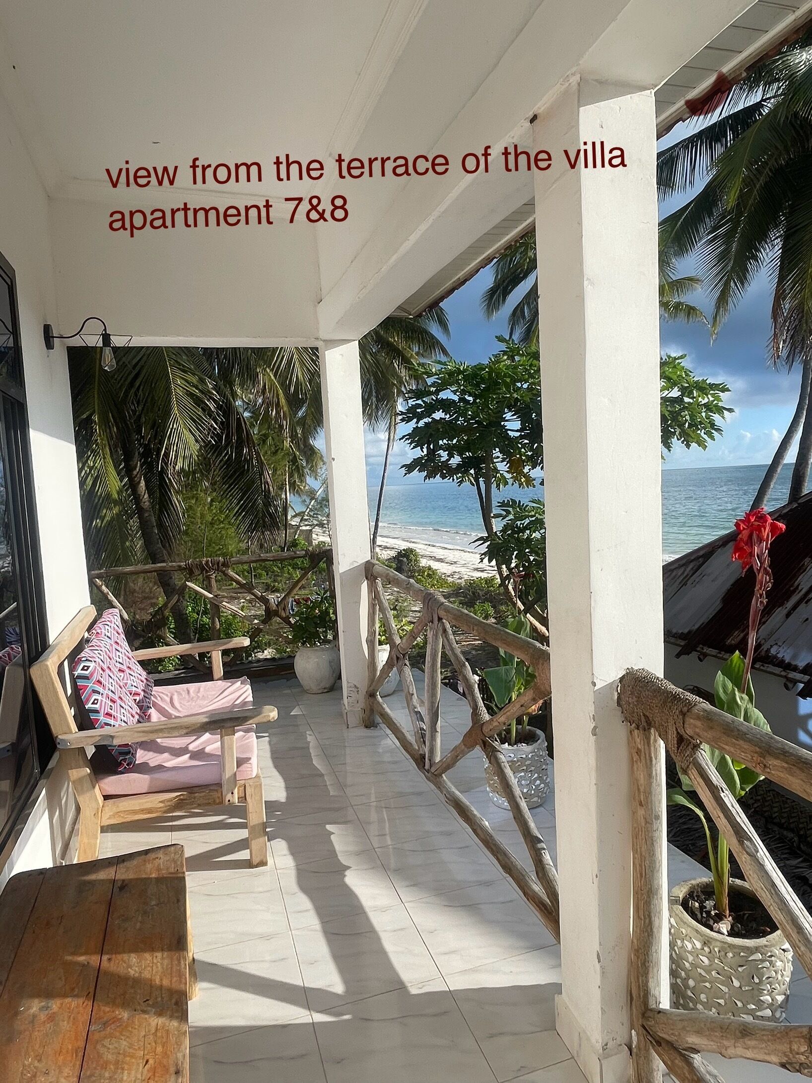 Meja, ruang kerja komputer riba, Wi-fi percuma, cadar katil 