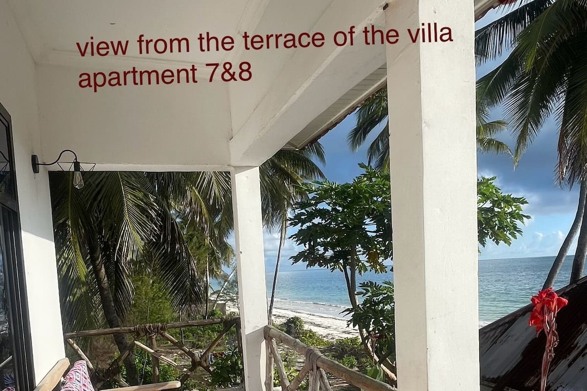 Meja, ruang kerja komputer riba, Wi-fi percuma, cadar katil