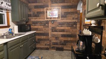 Microondas, horno, placa de cocina