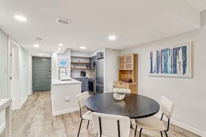 Dining - Chic Beachside Escape at Xanadu Villas (Hilton Head Island)