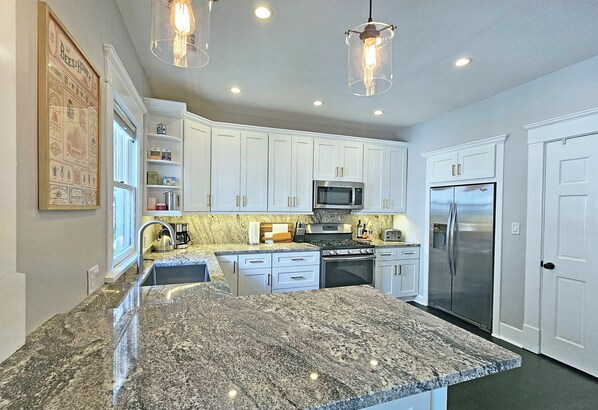 Micro-ondes, four, plaque de cuisson, lave-vaisselle