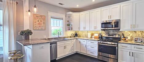 Mikrowelle, Ofen, Herdplatte, Geschirrspüler