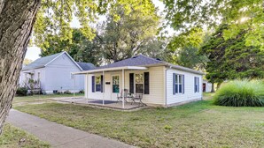 A single-story house with a covered porch and a small patio area. - Home < 3 Mi to Rte 66 & Lake Lou Yaeger! (Litchfield)