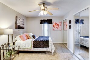 1 bedroom, iron/ironing board, WiFi, bed sheets - Home < 3 Mi to Rte 66 & Lake Lou Yaeger! (Litchfield)