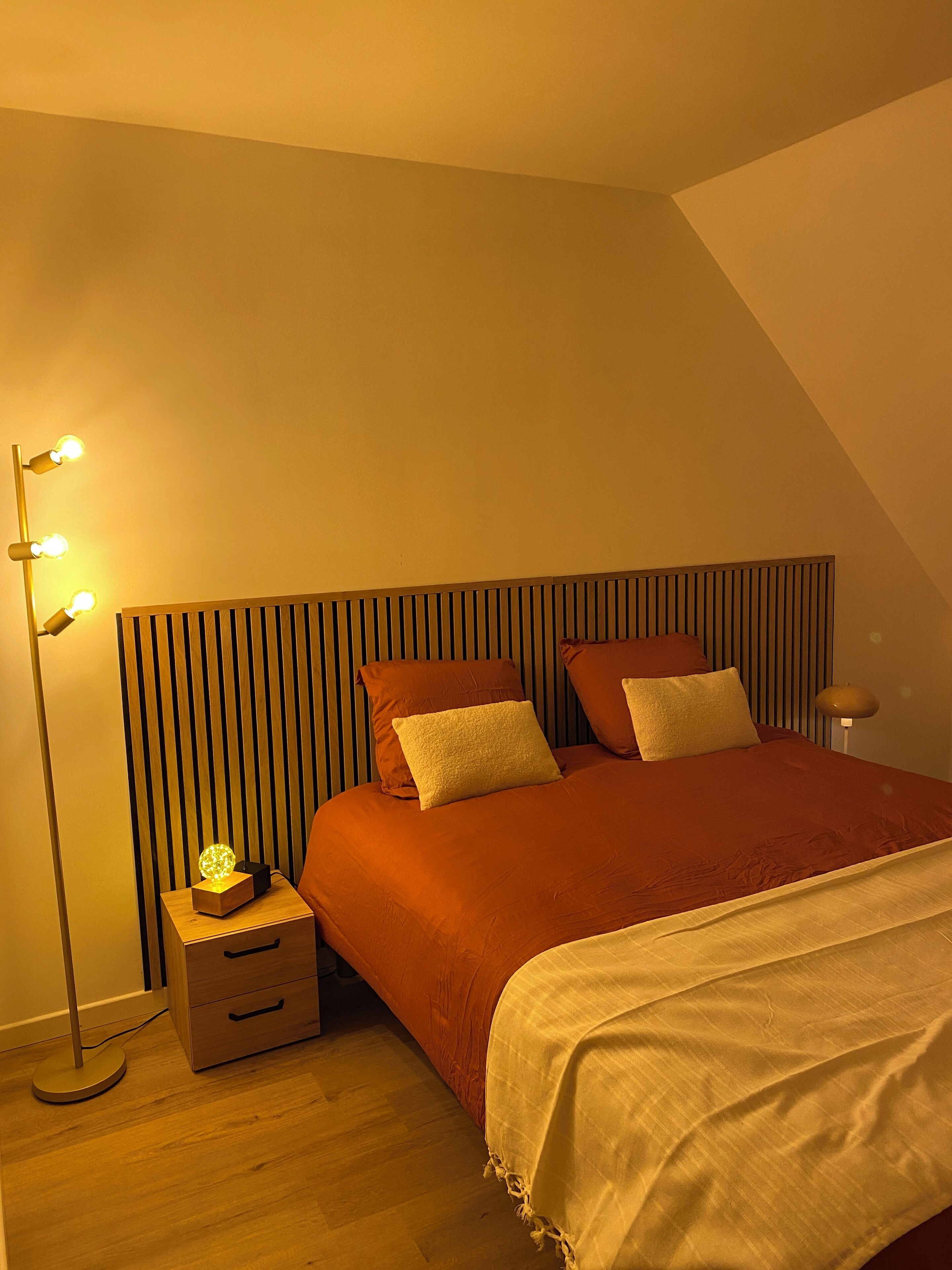 1 dormitorio, tabla de planchar con plancha, Internet y ropa de cama