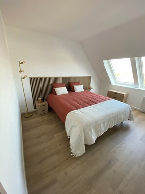 1 多间卧室、熨斗/熨衣板、上网接入、床单