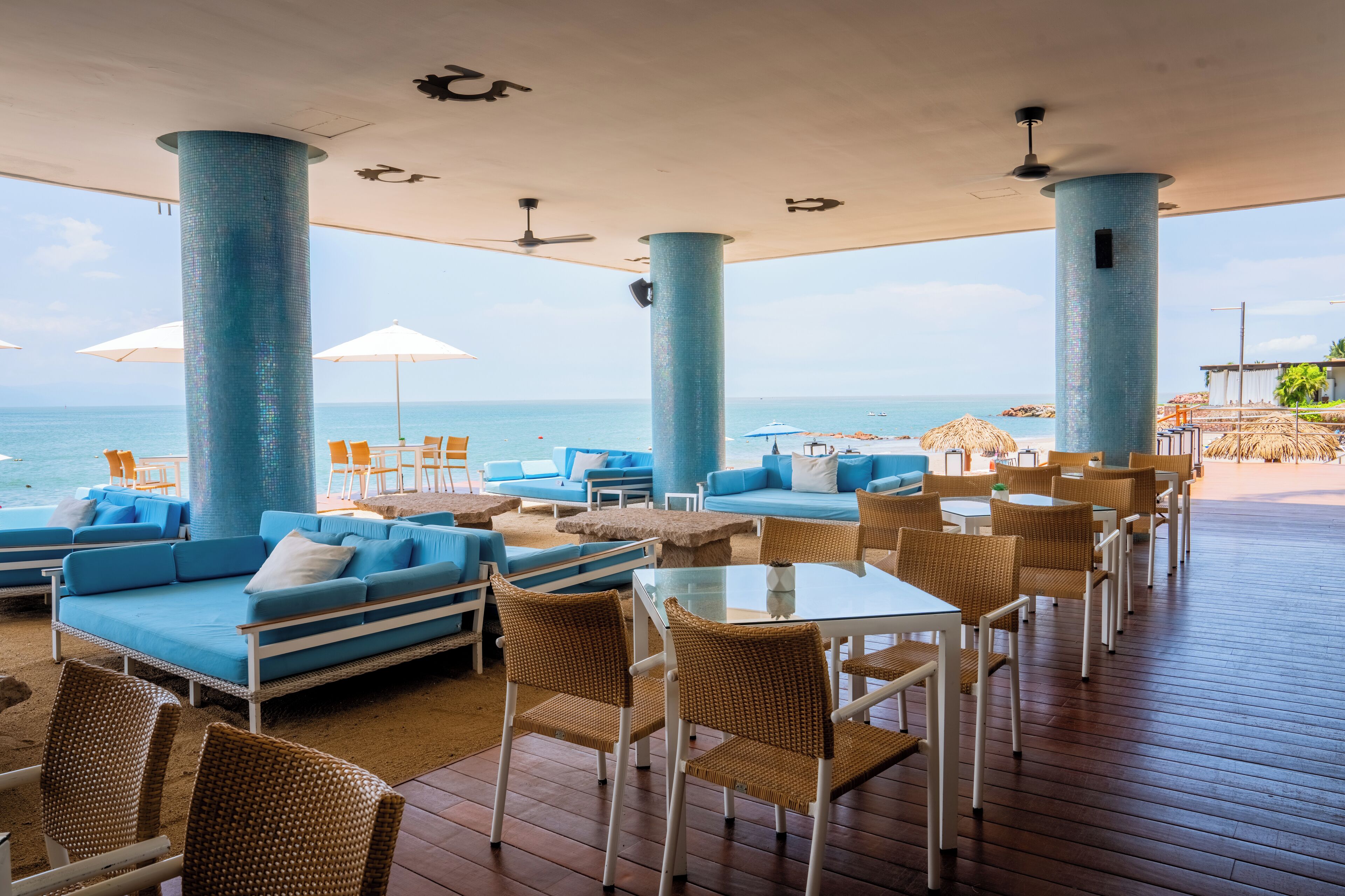 2 间酒吧/酒廊、池畔酒吧