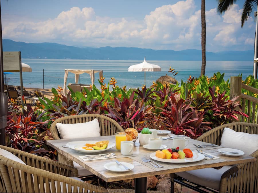 2 restaurantes, café da manhã, culinária internacional