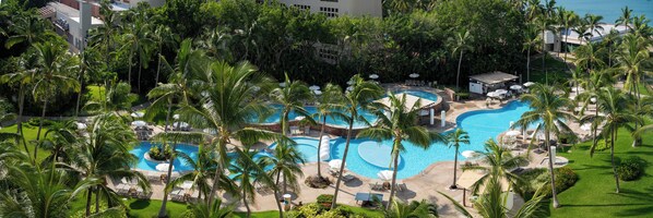 2 buitenzwembaden, parasols voor strand/zwembad