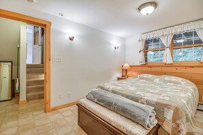 3 slaapkamers, een bureau, reisbedje, internet