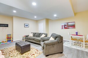 TV - Pets Welcome! Cozy Family Apartment in Sterling (Sterling)