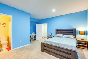 2 bedrooms, desk, iron/ironing board, Internet - Pets Welcome! Cozy Family Apartment in Sterling (Sterling)