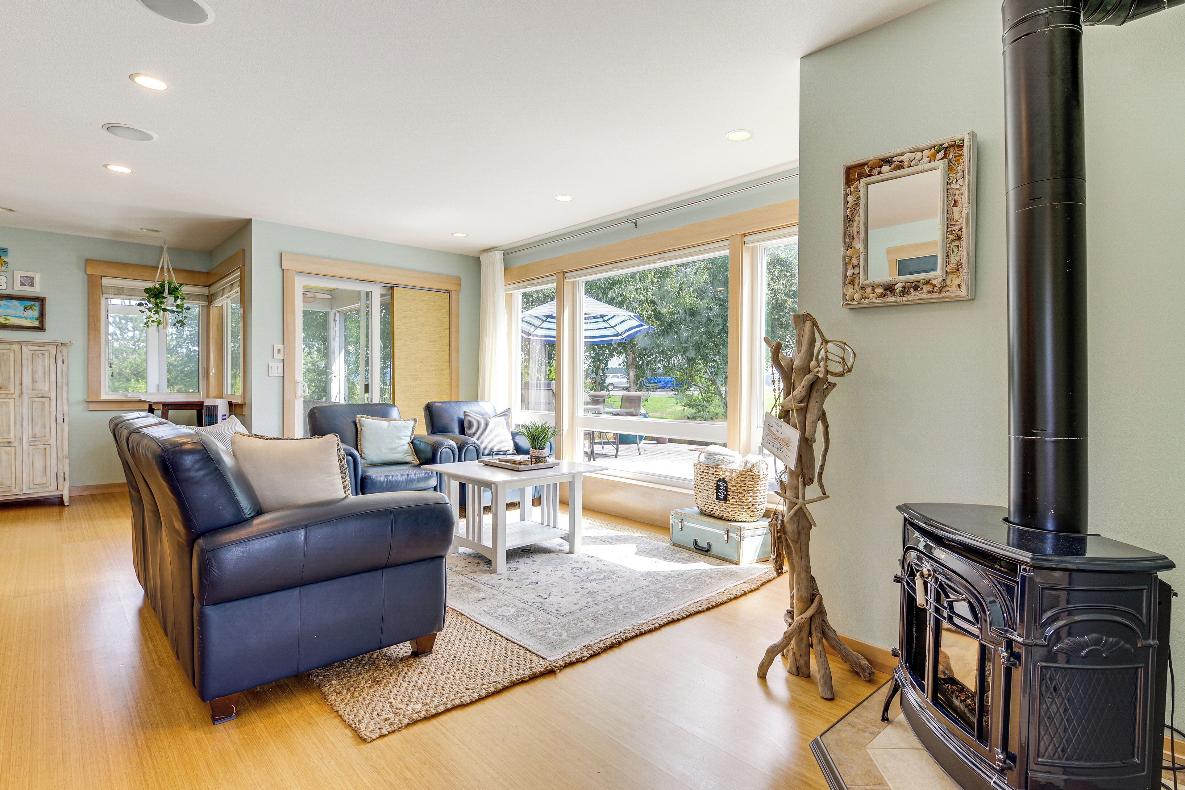 Steps To Beach: Home W/ Hot Tub In Oak Harbor! - Oak Harbor, WA
