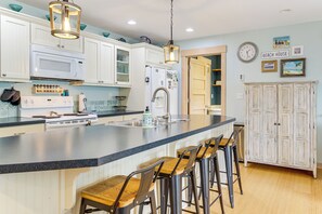 Fridge, microwave, stovetop, dishwasher - Steps to Beach: Home w/ Hot Tub in Oak Harbor! (Oak Harbor)