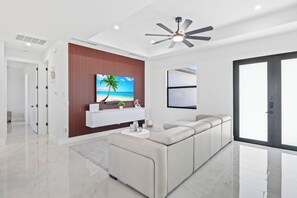 Smart-TV, Kamin, Tischfußball, Bücher