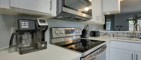 Fridge, microwave, stovetop, dishwasher