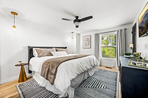 3 bedrooms, desk, iron/ironing board, free WiFi