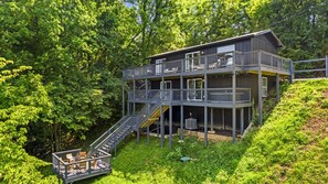 Exterior - Wolfpack Retreat I- Fishing Pond (Sevierville)