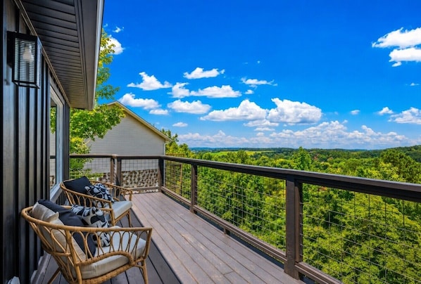 Terrace/patio - Wolfpack Retreat - Hot Tub- Mountain Views- 2 Pets Free (Sevierville)