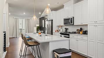 Apartment | Private kitchen | Coffee/tea maker, electric kettle, cookware/dishes/utensils