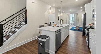 3BR King Townhouse Rooftop in Uptown CLT